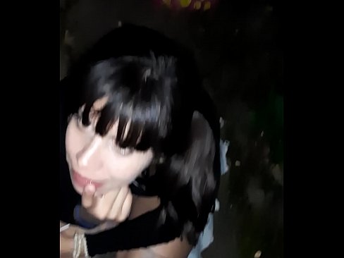 ❤️ Në rrugë penisi i fryrë në këmbim të karamele Video porno në sq.rexporn-com.ru ❌️
